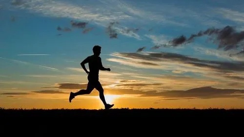 如果你堅(jiān)持跑步一年，將會(huì)發(fā)生什么？